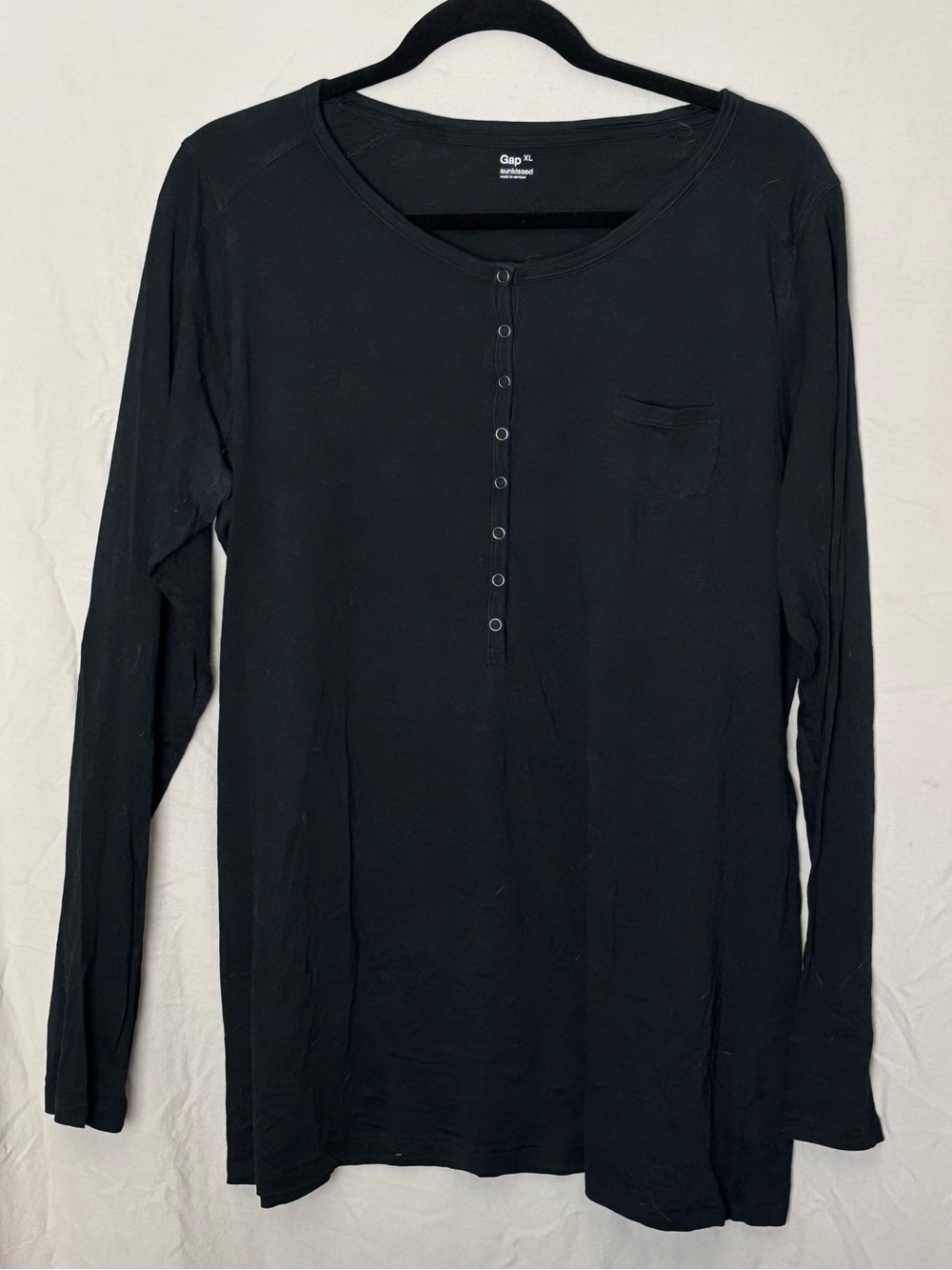 GAP EUC 100% Pima Cotton Henley Snaps Black Sunkissed long-sleeve Tee